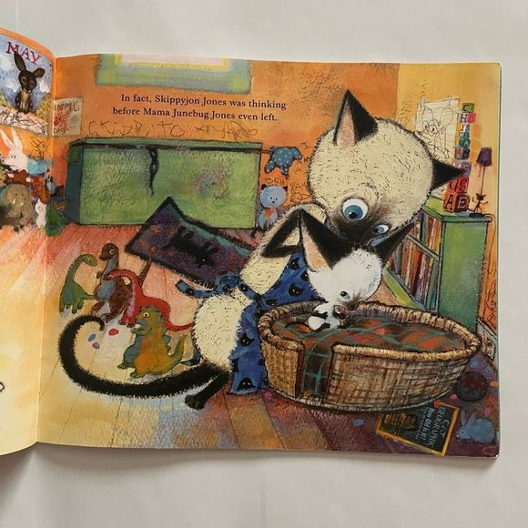 Judy Schachner Skippyjon Jones in The Doghouse - Picture 5 of 7